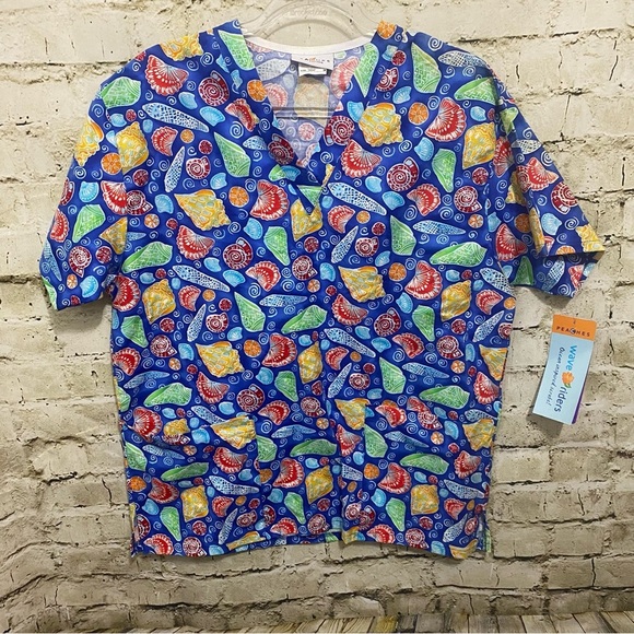 NWT Peaches Blue Seashell Print V Neck Scrub Top - Picture 1 of 5